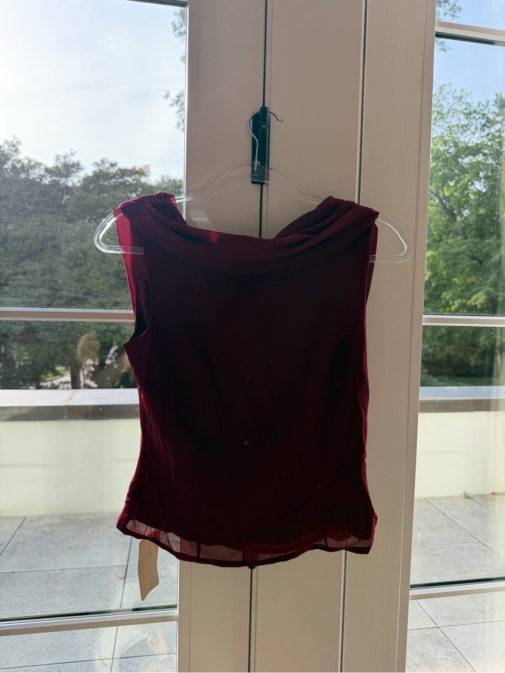 RIHOAS Sleeveless Cowl Neck Camisole in Burgundy